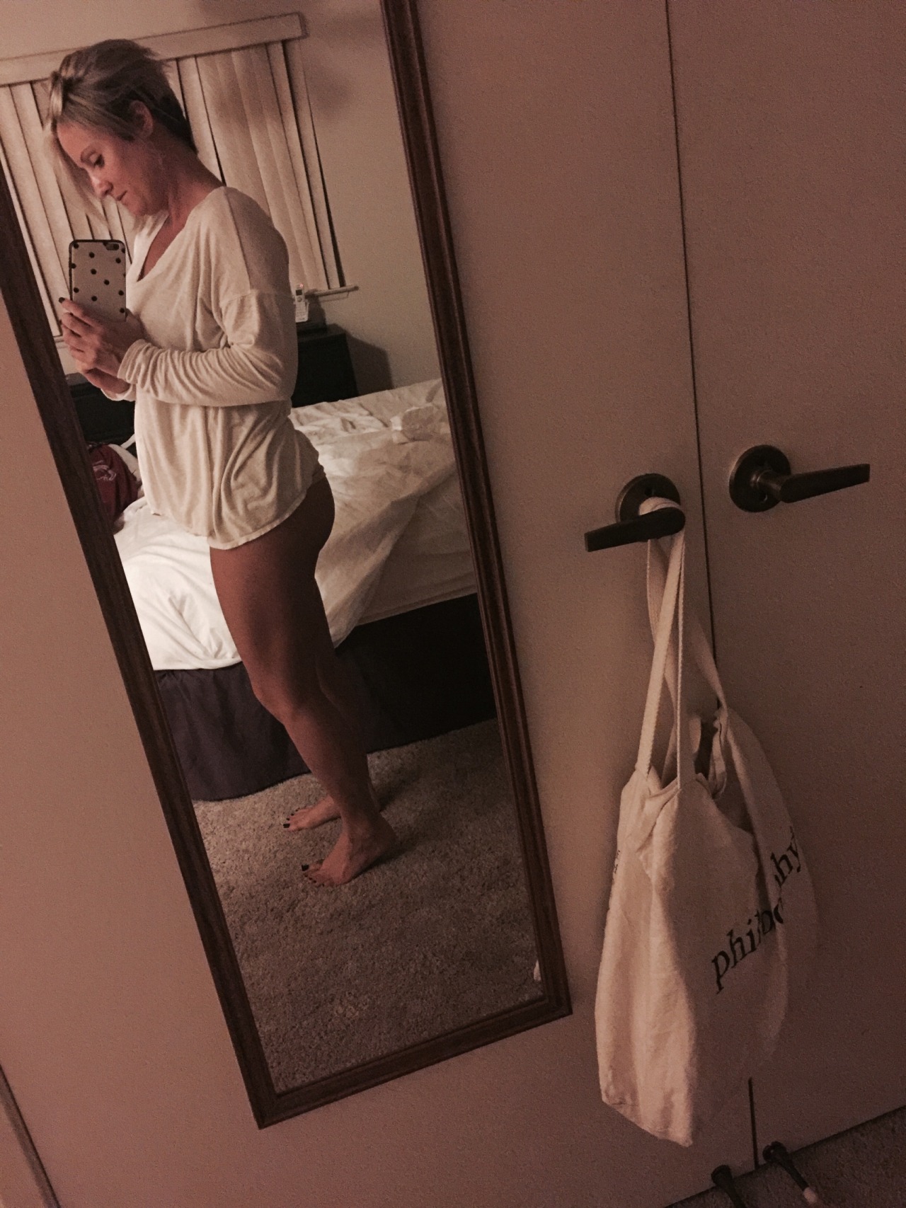 str8-pleasure:  Some pics from one of my sexy followers. She is absolutely stunning