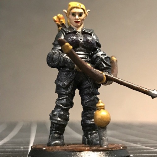 sydtropolis:I finished painting another Hero Forge Elf Rogue/Ranger mini commission. I tried giving 