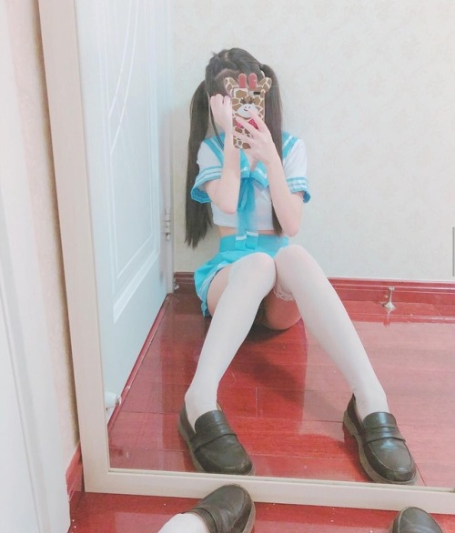 hentaiying:老样子，是会员的私信我的qq获取套图加视频，大尺du出水和露脸作品，不是会员可以加我主页qq咨询哦，天气太冷了，各位哥哥姐姐多多保暖哦。想深入了解我的哥哥可以看我主页介绍，有你想