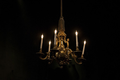 serpensortiaqueer:chandeliers- chatsworth house, derbyshire, england