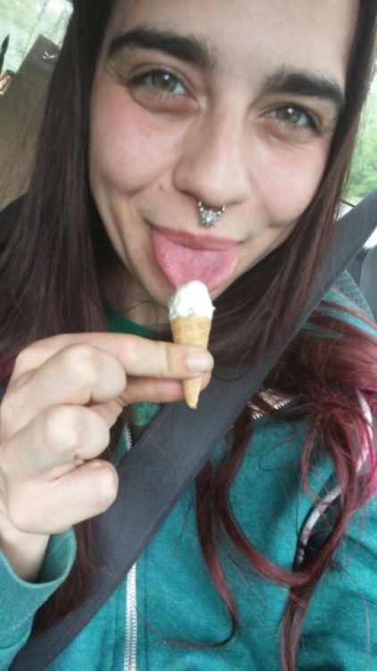 organichaos: I like turning my ice cream cones into cute little minis
