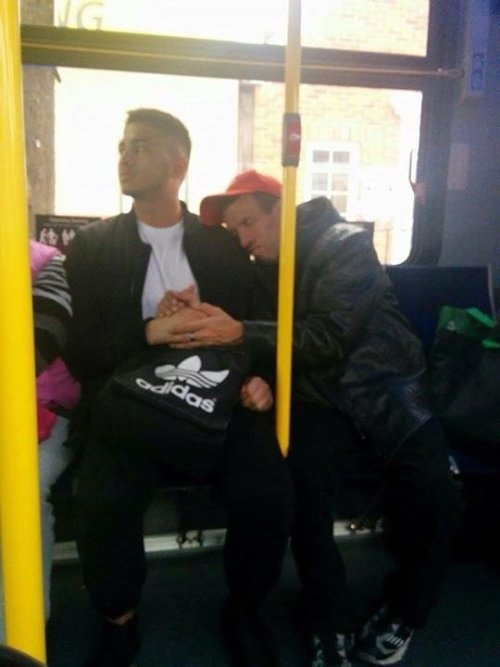 abouttheseprettythings: fit4forty: Man with special needs comforted by stranger A sweet photo taken