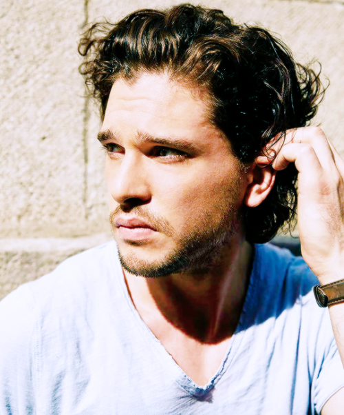 dailykitharington: “I wanted to be in the theater. I’d done classical theater training