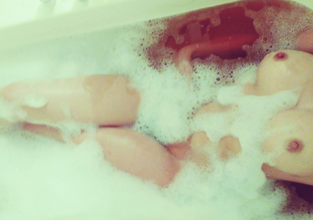 lilyf0xx:Dearest anon darling you spoiled the hell out of me. ❤❤❤❤
