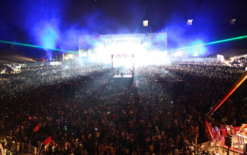 tesk187:  electrictink:  EDCkineticFIELD 2007-2015  Oh, How i miss the old stage