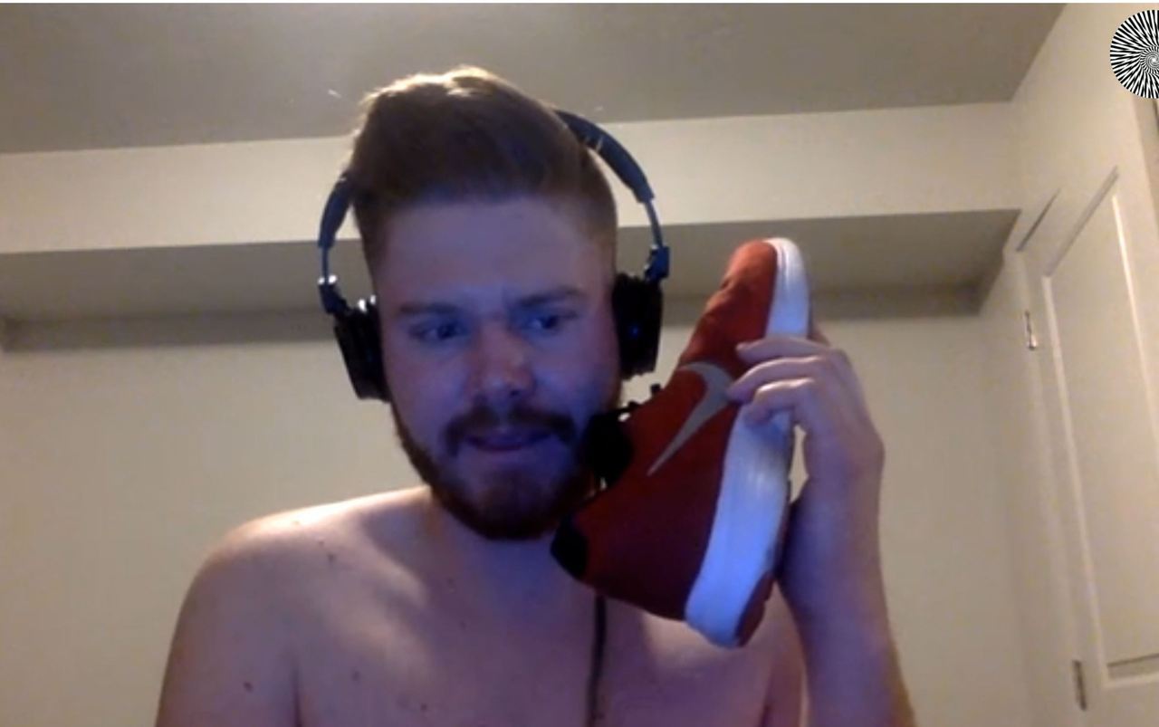 bottommaster00: sleep-hypno:   Part 3 Hypnotised: Bodybuilder, Shoe-phone and shoe