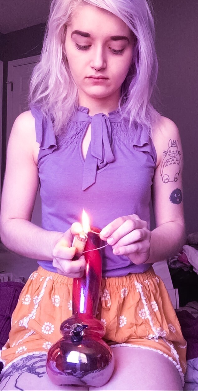 astr0zombies:  anxietyyangell:  here I am looking like shit, wakin and bakin 🌬