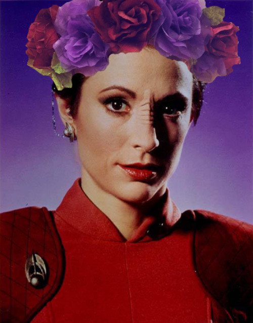 wheretheoscarwildethingsare:spacegirlfriends in flower crowns, for sierraif someone wants to use the