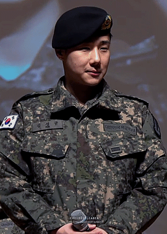 soooldout: 268/365 Days of Sunggyu when you hear someone scream your name really