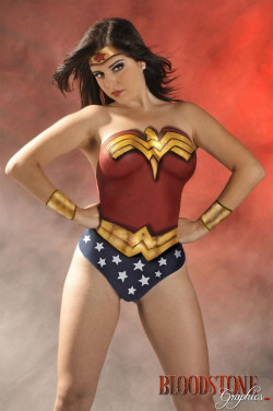sci-fi-hotties:  Wonder Woman body paint!