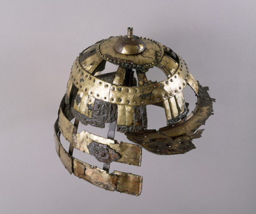 fishstickmonkey:HelmetDate: 5th centuryCulture: JapaneseMedium: Iron, copper, gold The Metropolitan 