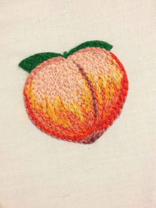 phoneywallflower:  embroidered peach emoji 🍑 