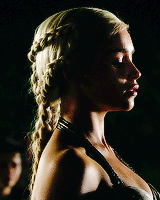 rubyredwisp:  Daenerys Targaryen’s Hair Evolution in Season 1 (loose to full Dothraki braid) 