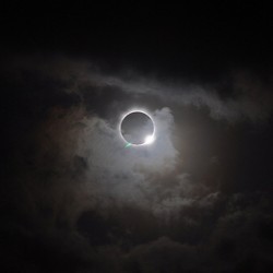 Blondieroberts:  Here’s A Good Picture Of An #Eclipse For Those Of You Who Feel