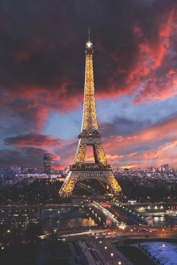 visualechoess:Somptueuse Tour Eiffel by: Laurent