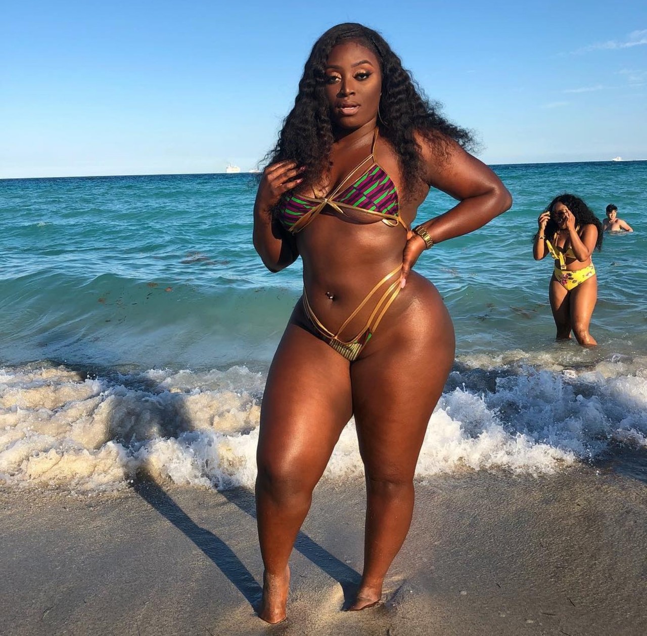 bigbuttsthickhipsnthighs:  Stallion