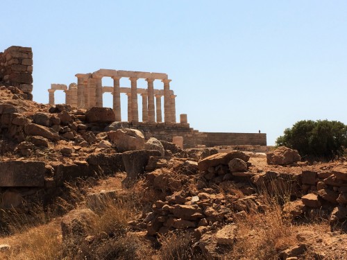 mythologer: The dramatic coastal location of Soúnio (Cape Sounion) in southern Attica was an ideal