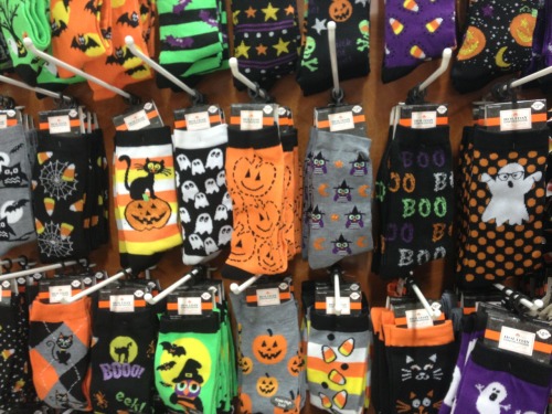 forest-veins:Can we all take a moment of silence to appreciate Halloween socks. 