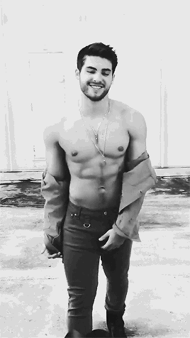 zaindaqui: he’s so  damn sexy af