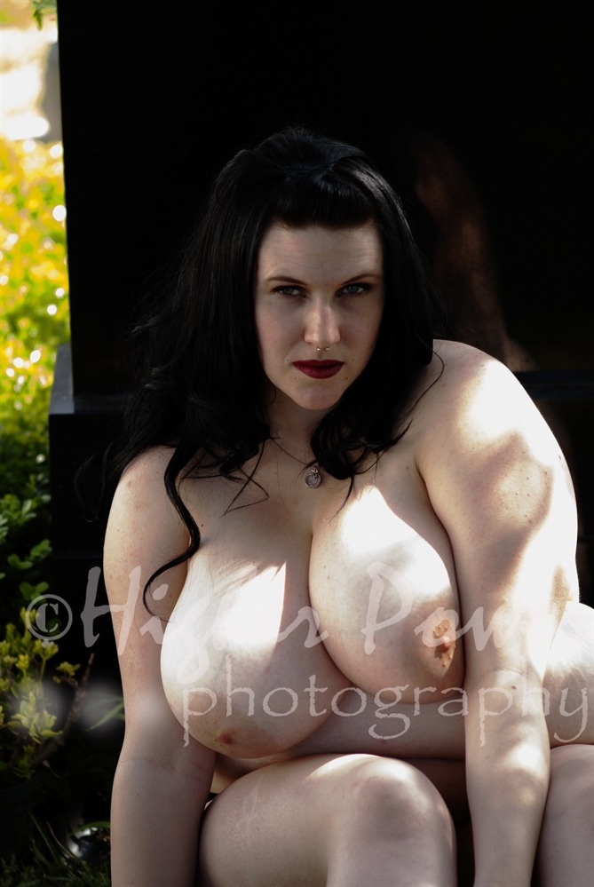 veracityinbloom:  HigherPowerPhotography.com Model: Veracity  DAMN