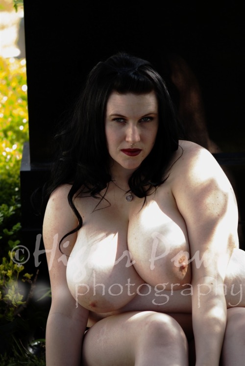 veracityinbloom:  HigherPowerPhotography.com Model: Veracity  DAMN