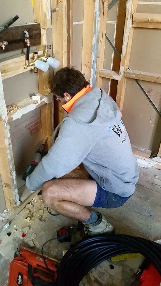 tradieboots:  Those legs &amp; those shorts are driving me crazy with lust.