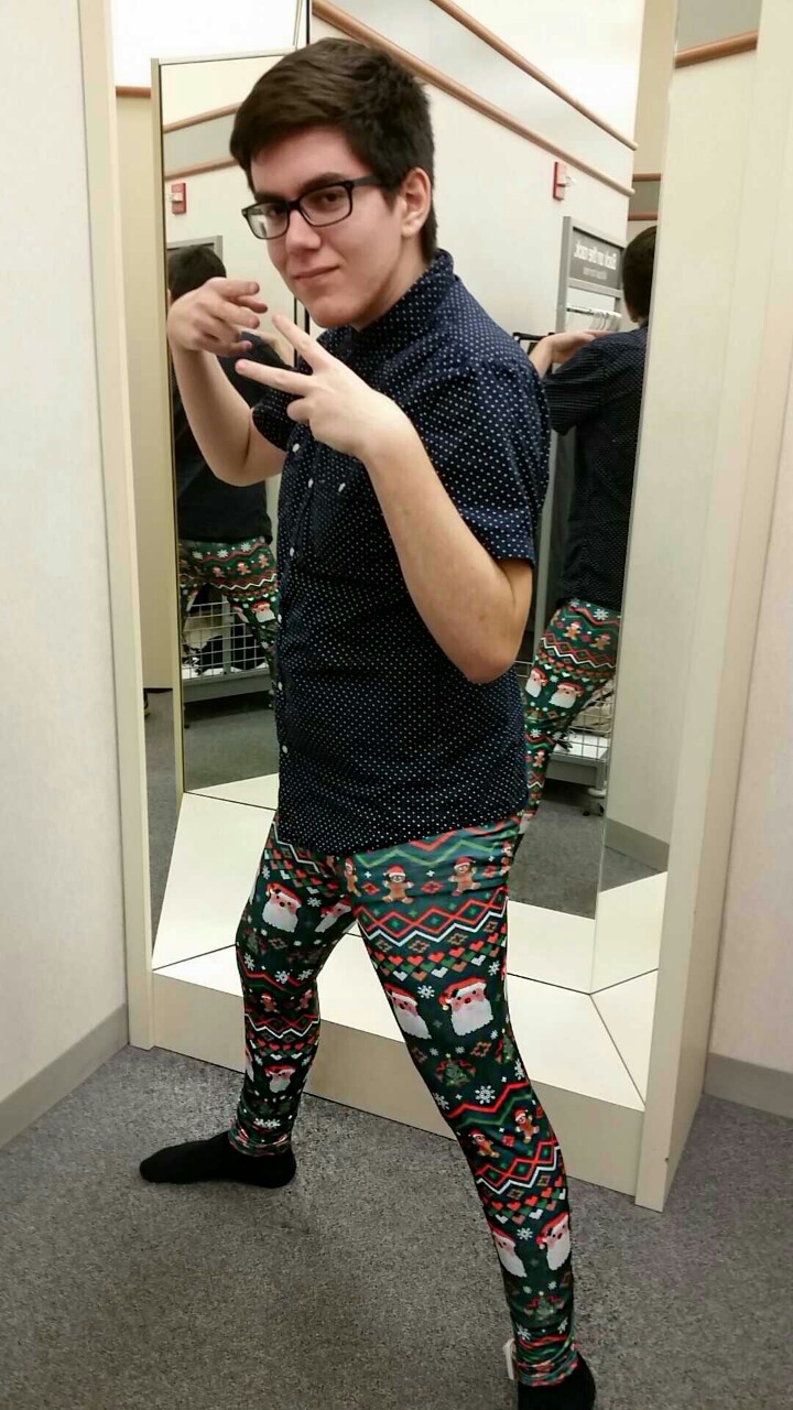 neatpotatoes:  guess who almost got christmas leggings 