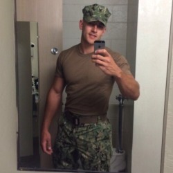 pecstacular:  Just another sexy military