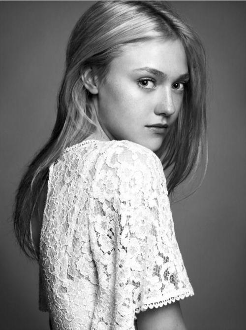 suicideblonde:  Dakota Fanning photographed by James White