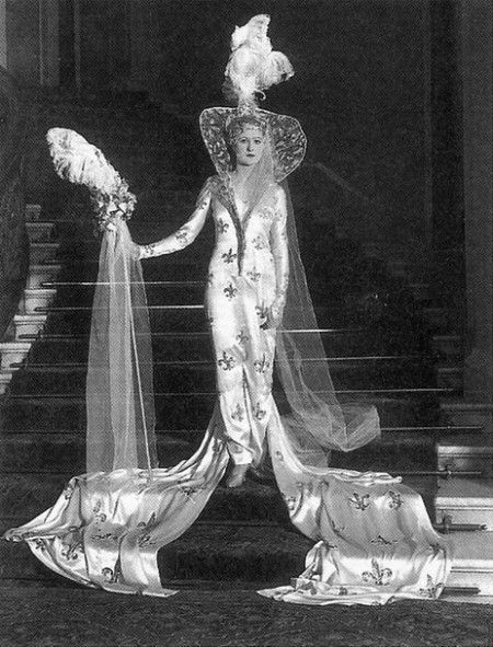 Fashion prediction for « 2000″ by Sir Cecil Beaton, 1928