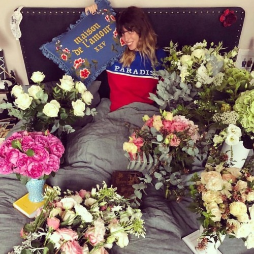 Mornings with Lou! And her To The Moon and Back Mask! @loudoillon @baronvonfancy #lazysundays #mlxbv