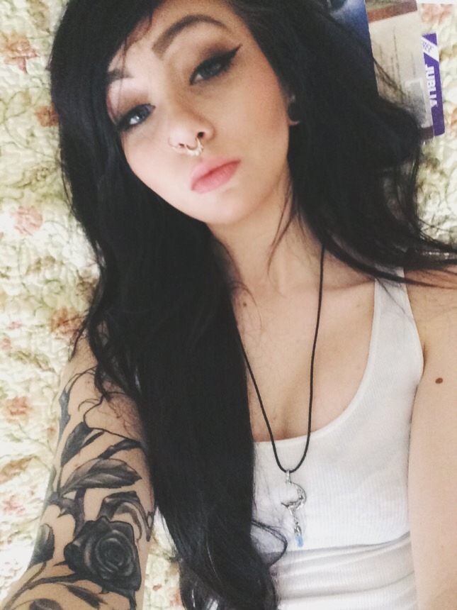 horrorcutie:  oldish pics but I need more for my face page ye 
