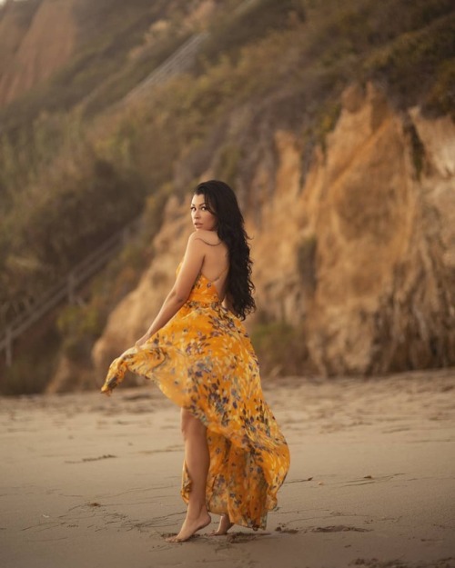 I enjoy long romantic walks to the refrigerator.  . . . . . Photo: @bcphotography_  #lifeisabeach #c