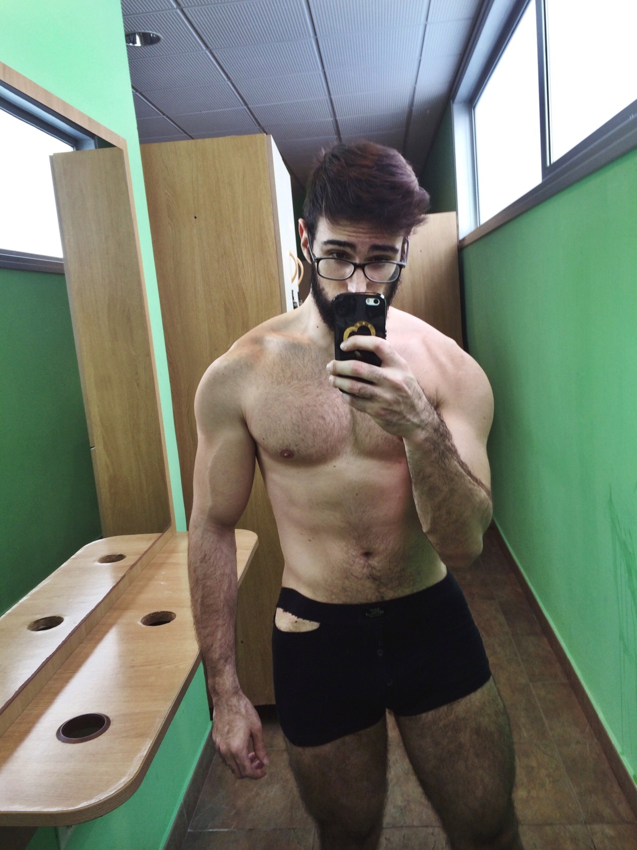 bahamvt:  Ripped my undies while working out😩 