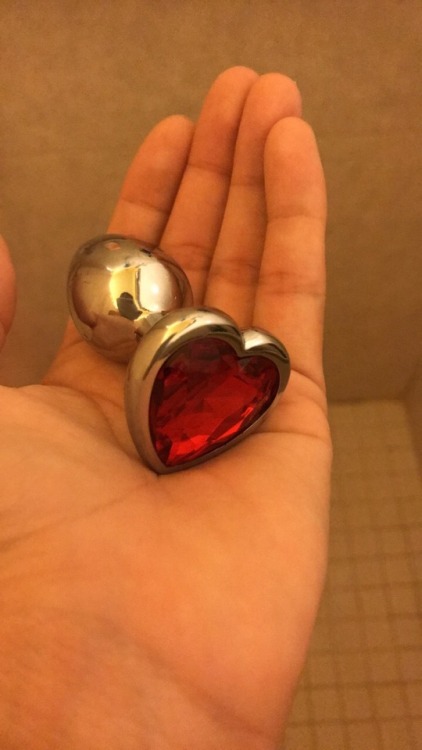 kinkykissesxxx:  Does daddy wanna be next?