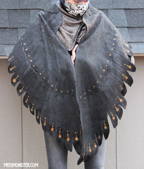 lady-feral:  fluoxetineheck:  whimsy-cat:  Wing shawls by MissMonsterMel. (shop)   PLEASE  I’d totally wear these, fashion sense be damned. Also, I planned to make something almost exactly like this with metal feathers a couple years ago, but I never