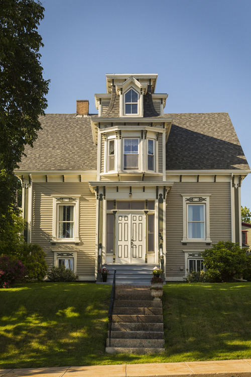 Gorgeous homes in Lunenburg, Nova Scotia. I am so in love with the architecture of these homes. I co