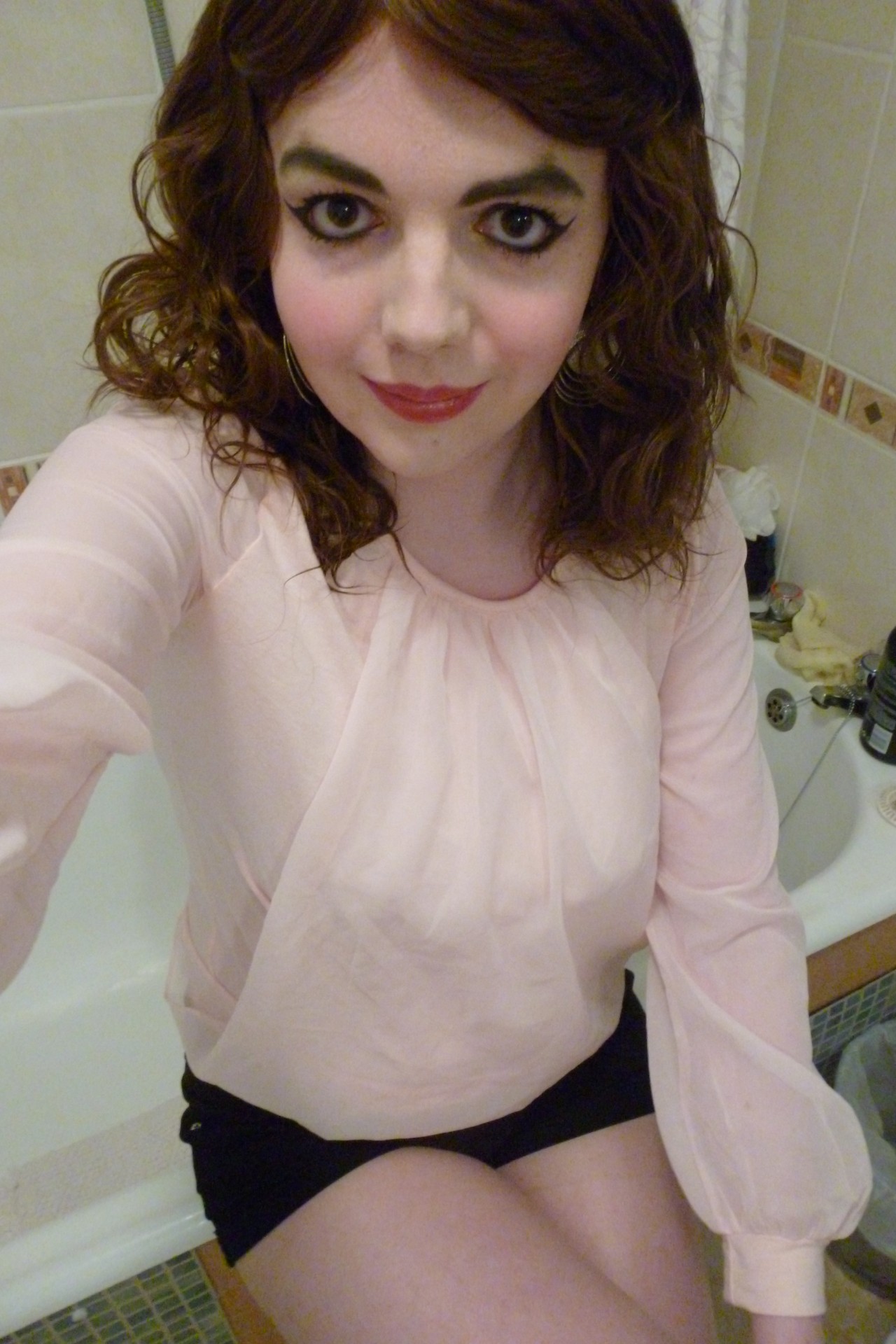 lucy-cd:  PicturesThis has to be one of my many favourite outfits, so gorgeous! &lt;3