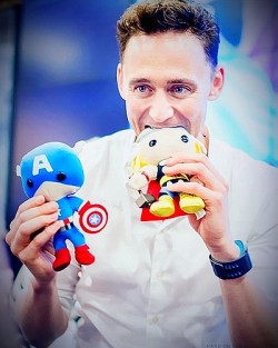 silvertonguedwolf:  Tom. Tom, no that is