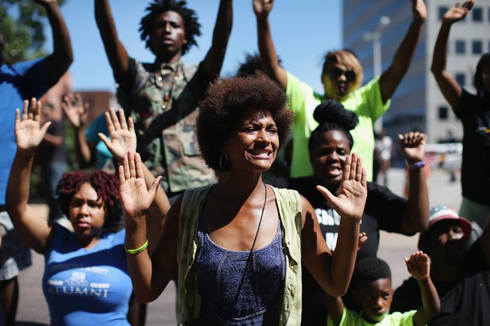 unapproachableblackchicks:  gradientlair:  naturalhairhow101:  She is Revolutionary