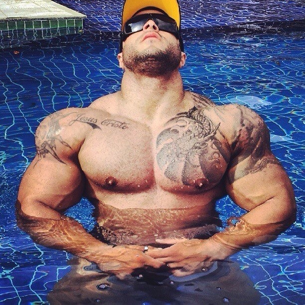 Muscled & Hairy Men