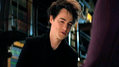 The Sandman | Morpheus Looking Pretty In The Library (1.08)