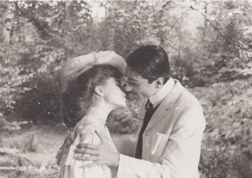 petrasvonkant:Helena Bonham Carter and Daniel Day-Lewis as Lucy Honeychurch and Cecul Vyse in “A Roo