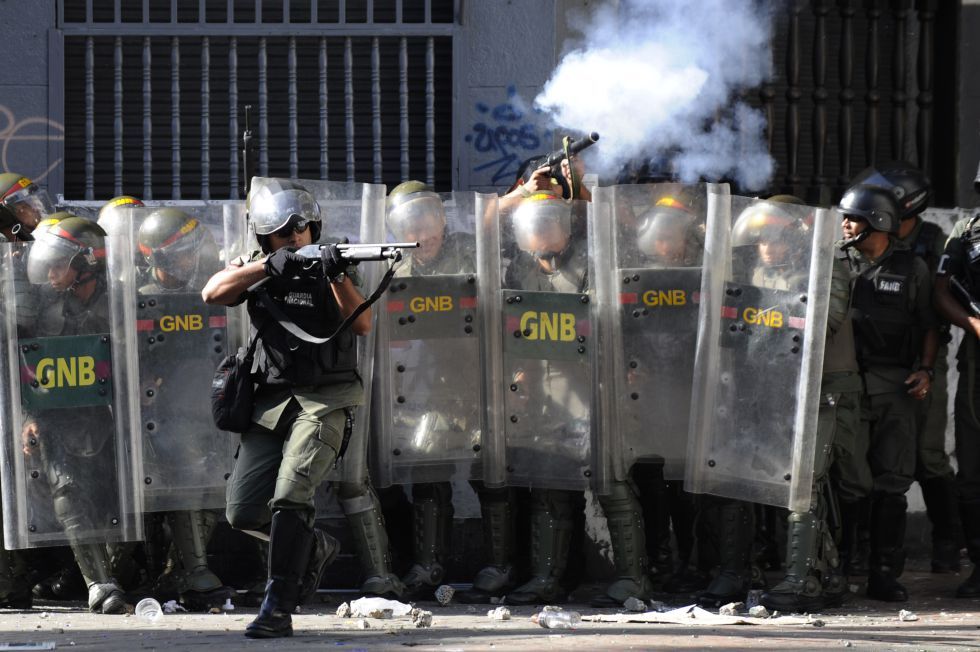 lefilmnoir:  Venezuela’s Riot 12F  PLEASE REBLOG!!! THE MEDIA IN VENEZUELA IS BEING