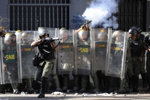 Porn Pics lefilmnoir:  Venezuela’s Riot 12F  PLEASE