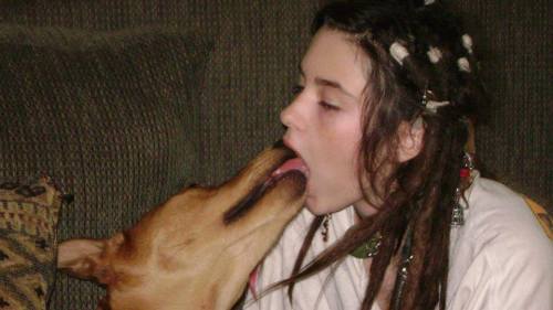 ahegao-intensifies:  of course shes white and has dreads 