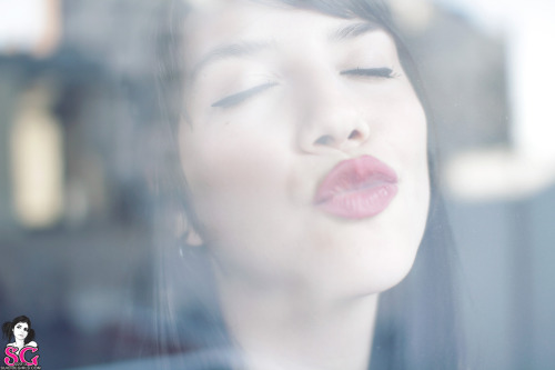 beautifulgirlsmakemesuicidal:  Blackberry Suicide 