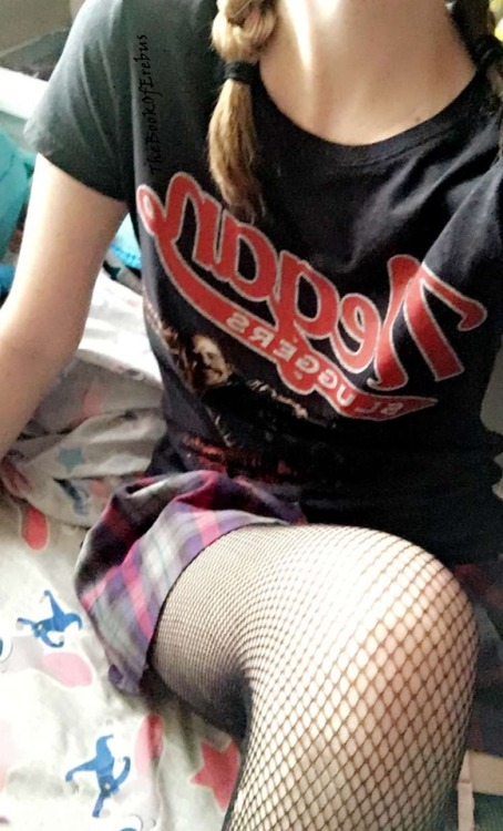 lilfxo: thebookoferebus: Am I “#goals” yet? Go buy my porn lol  Amateur Porn Extra Lunch