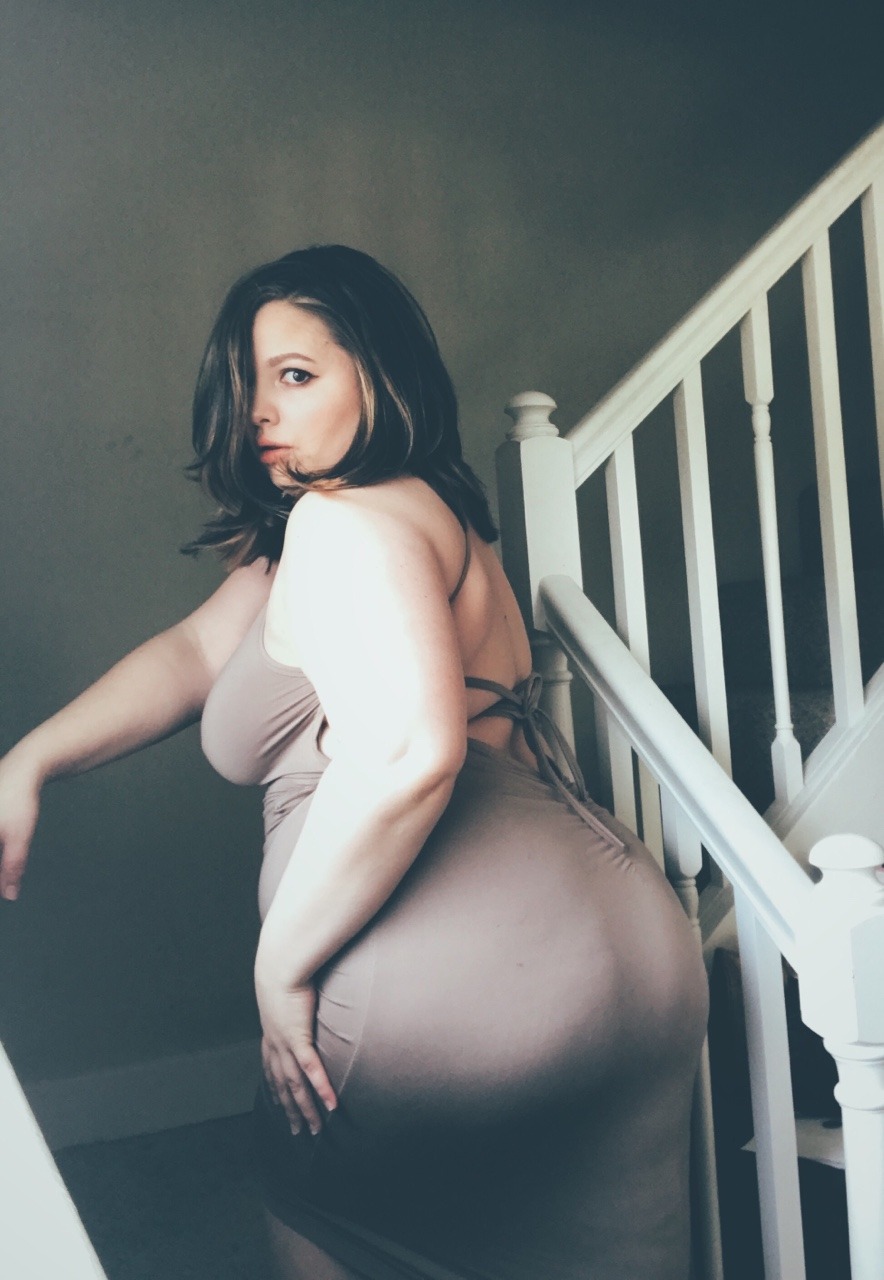 ohgeebooboo:  Just finished shooting a new set for my Patreon that will go live this