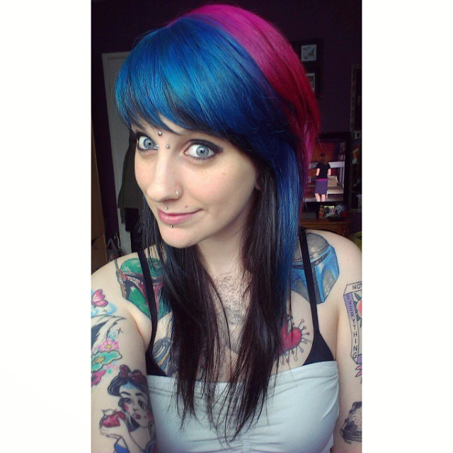gyarueleenacosplay:  have a good day!